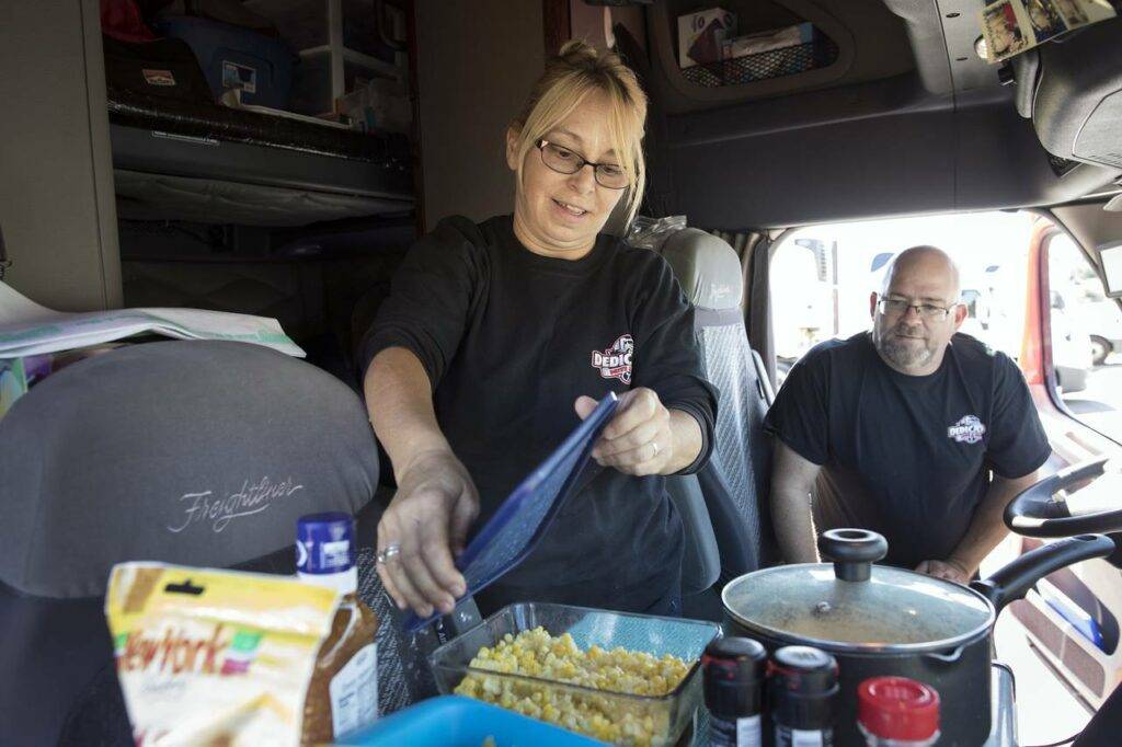 On-The-Go Gratitude: Easy Thanksgiving Meals for Truck Drivers - Elite ...